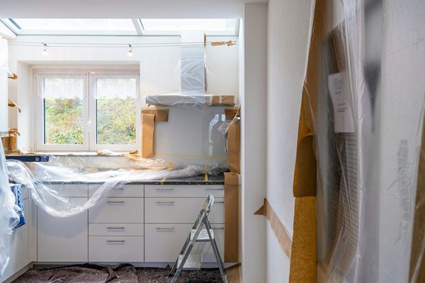 What are the latest trends in sustainable materials for UK home renovations?